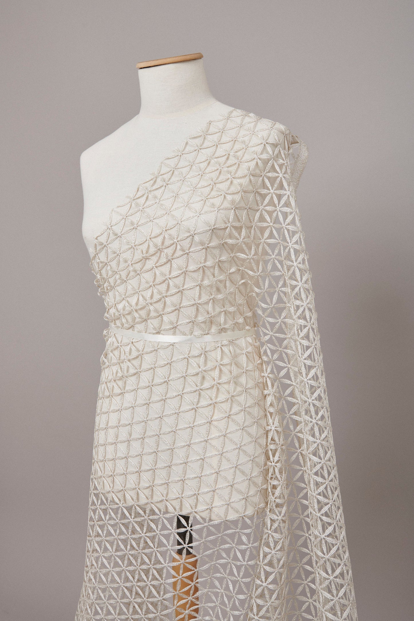 S0567 - GUIPIURE CON HILOS DE LUREX