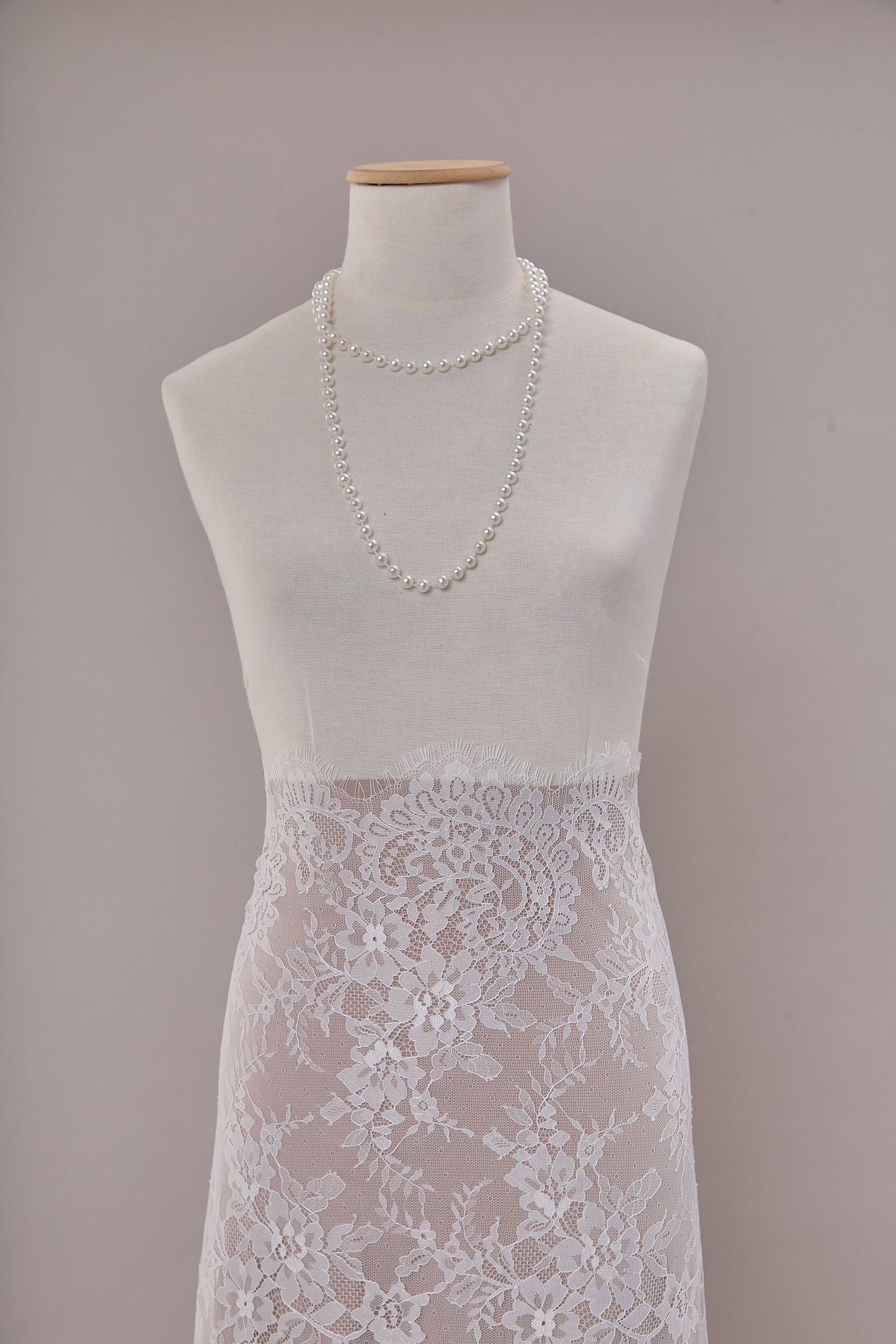 S0665  ENCAJE CHANTILLY
