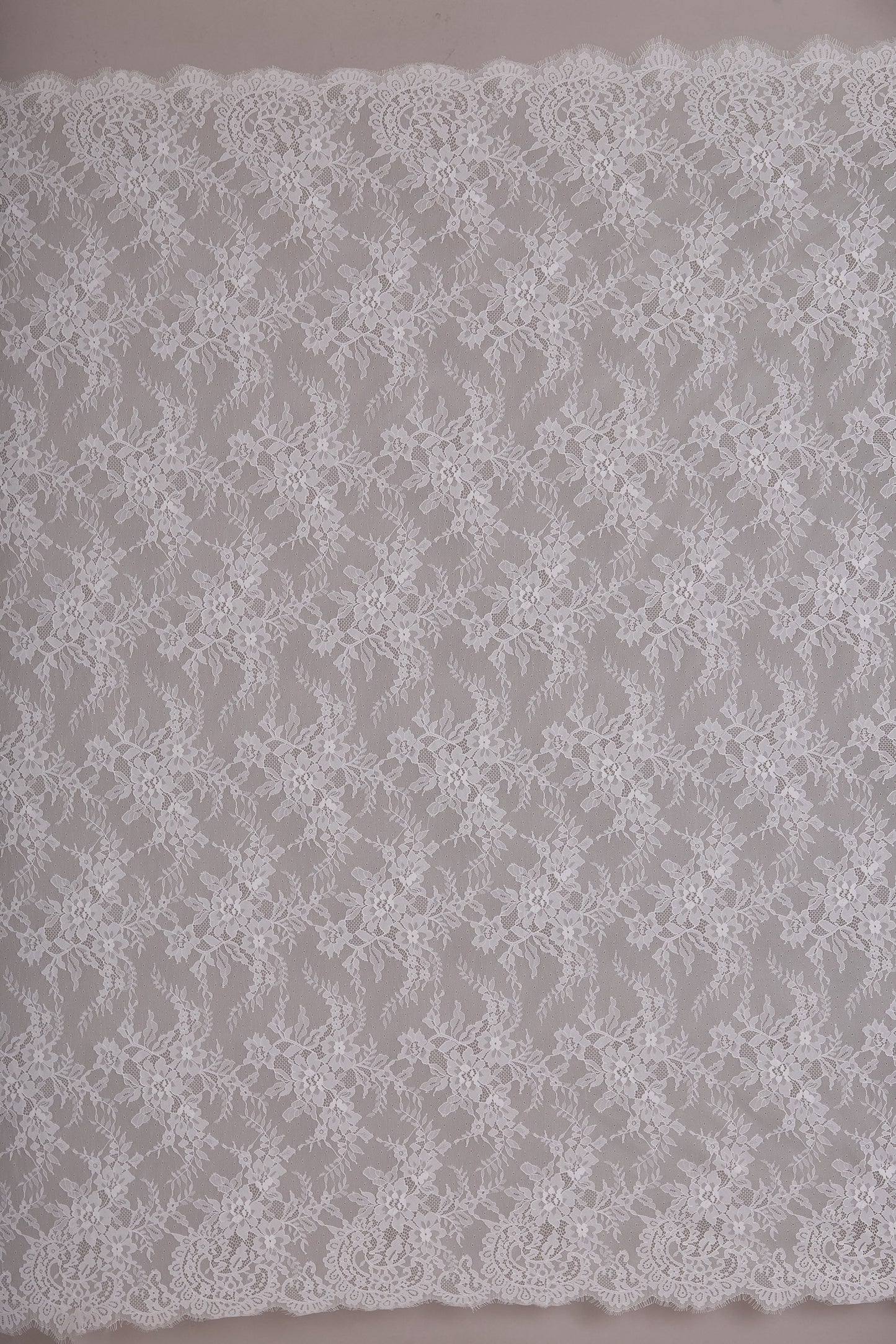 S0665  ENCAJE CHANTILLY
