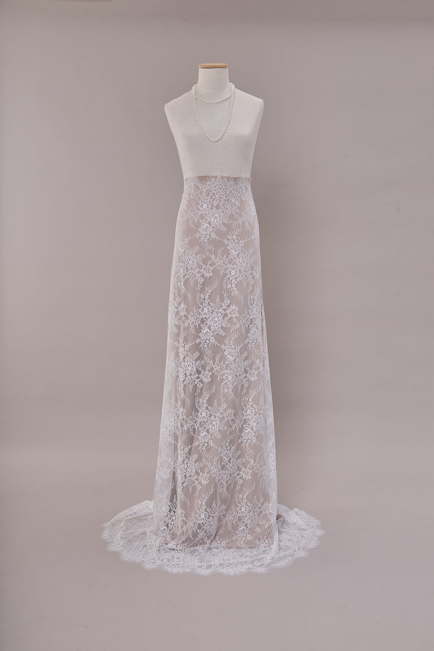 S0665  ENCAJE CHANTILLY