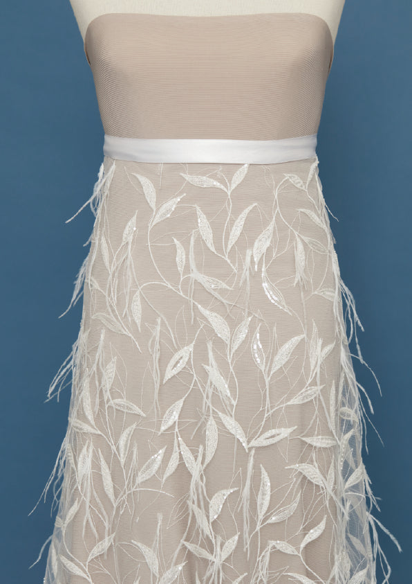S0451 TUL BORDADO CON PLUMAS, MOSTACILLAS Y LENTEJUELAS