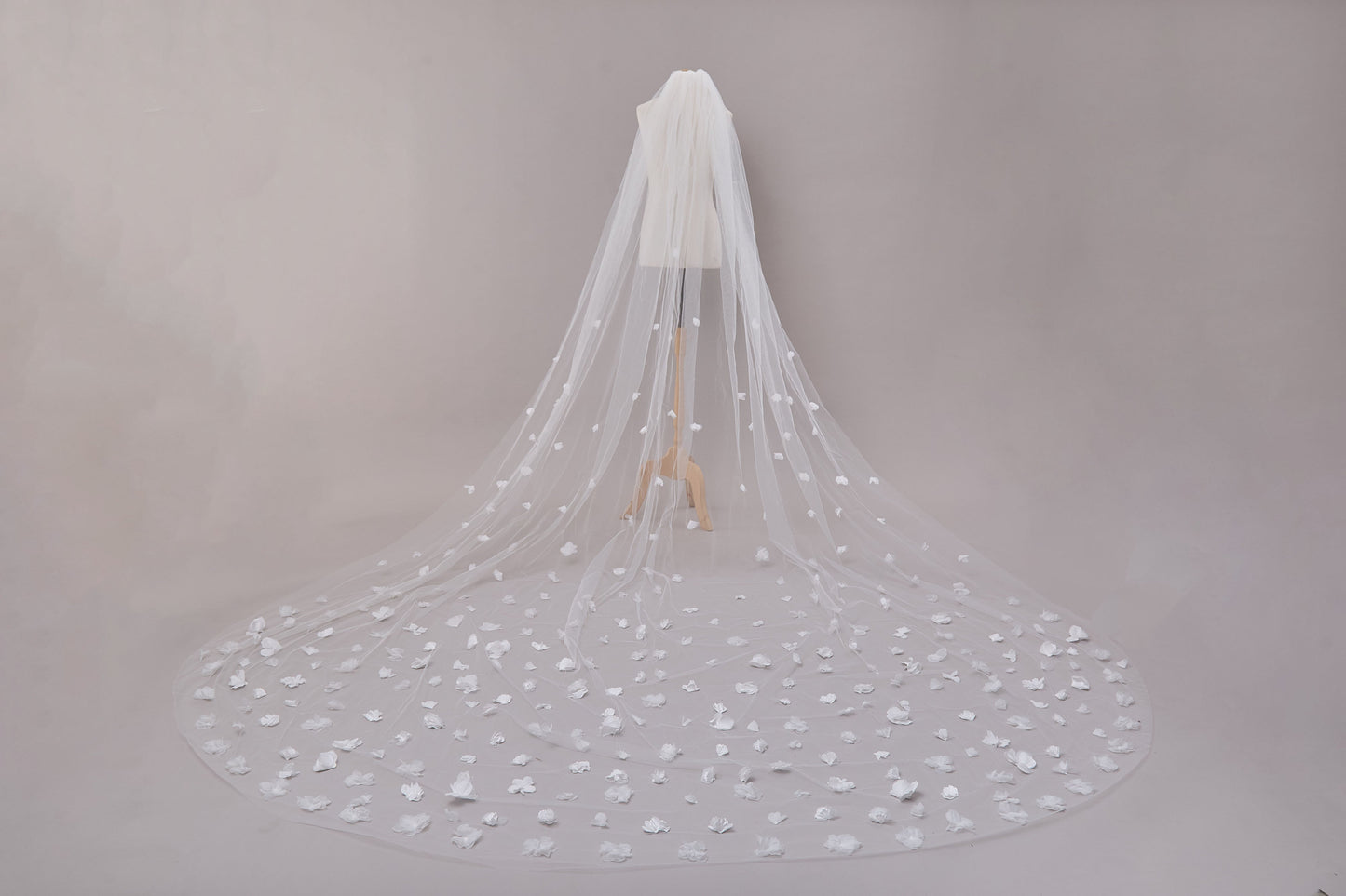S0672 - Embroidered Tulle Veil with 3d Flowers