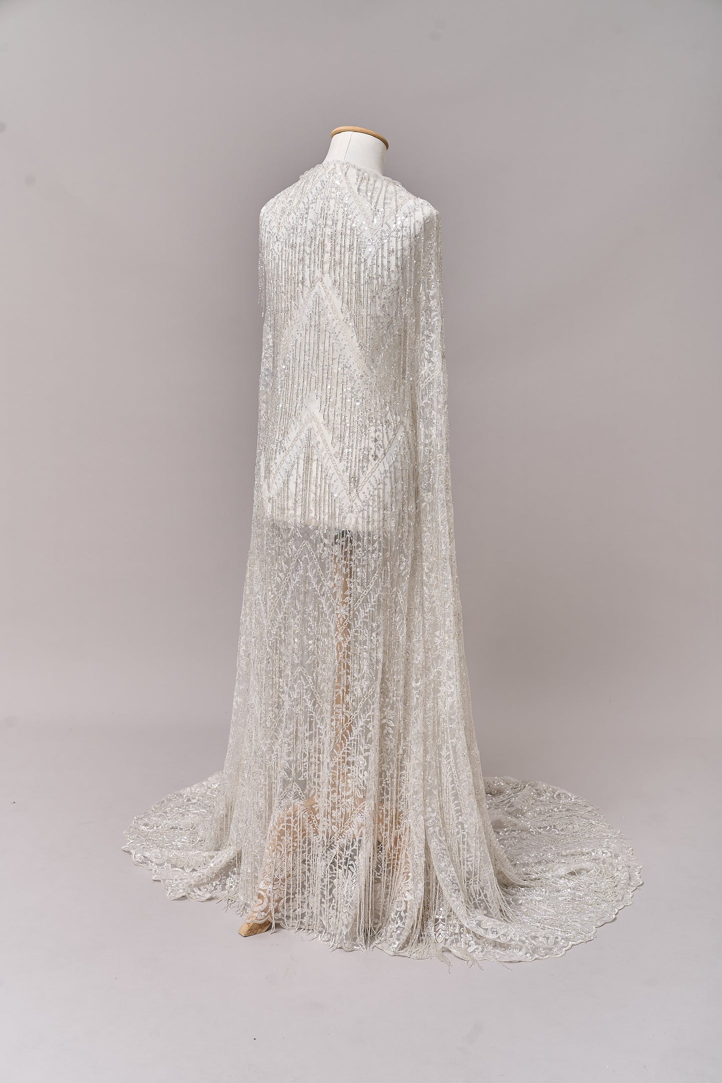 S0676 TUL BORDADO CON LUREX, CANUTILLOS Y LENTEJUELAS SILVER