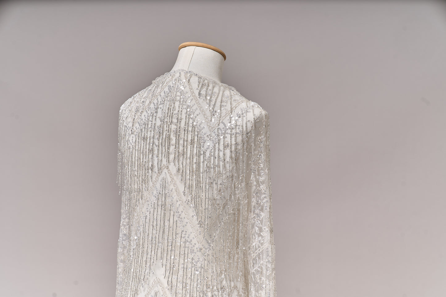 S0676 TUL BORDADO CON LUREX, CANUTILLOS Y LENTEJUELAS SILVER