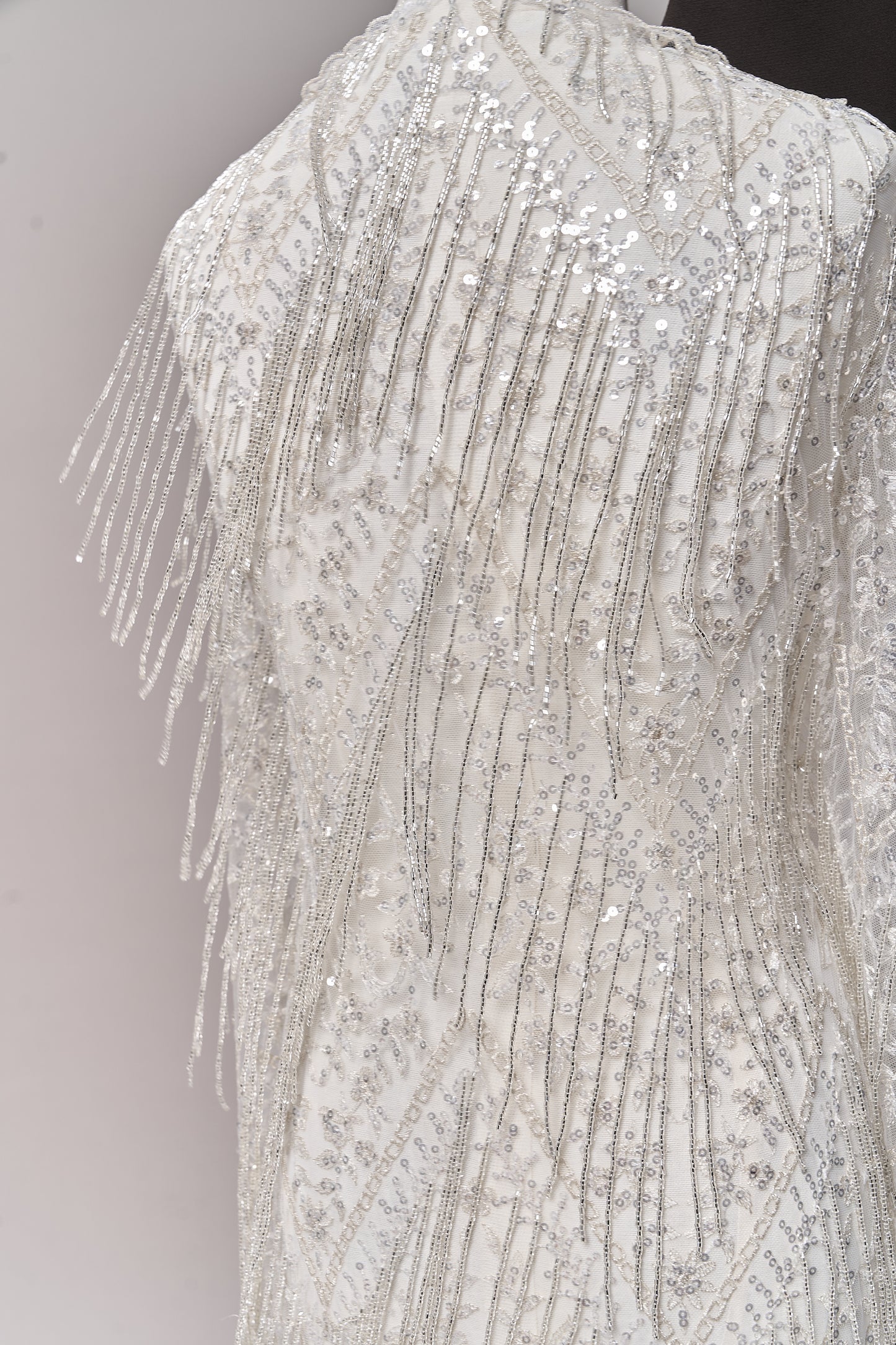 S0676 TUL BORDADO CON LUREX, CANUTILLOS Y LENTEJUELAS SILVER