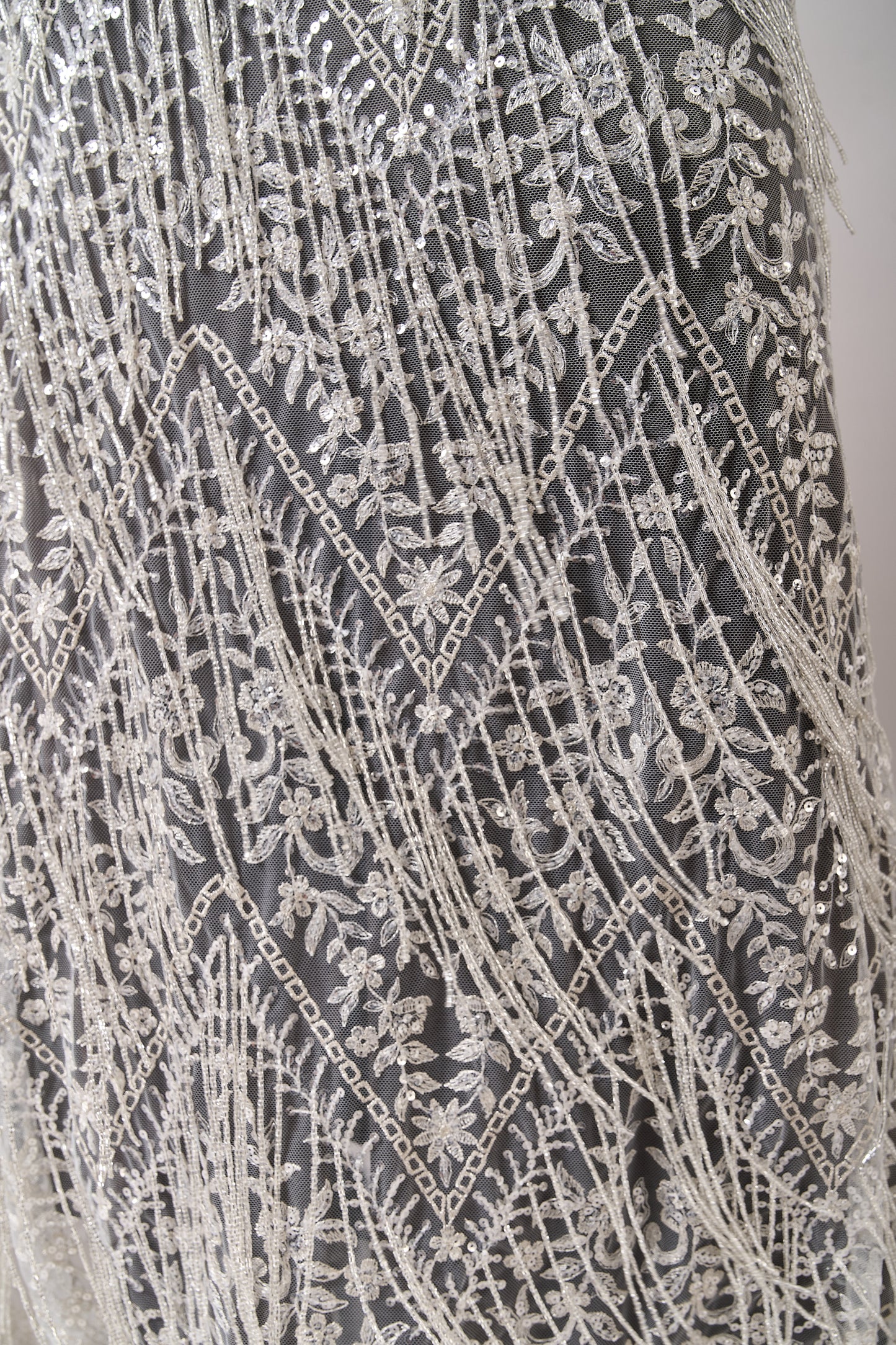 S0676 TUL BORDADO CON LUREX, CANUTILLOS Y LENTEJUELAS SILVER