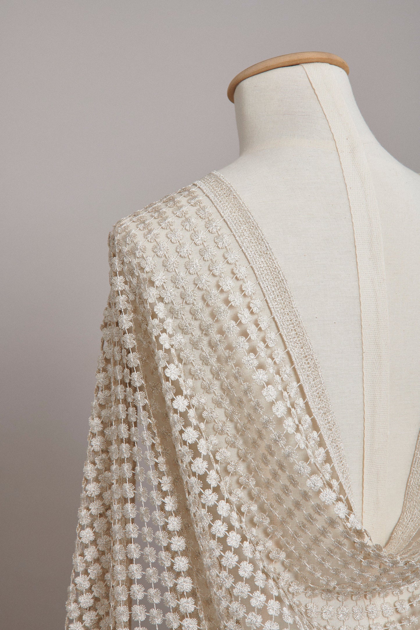 S0566 - GUIPIURE CON HILOS DE LUREX