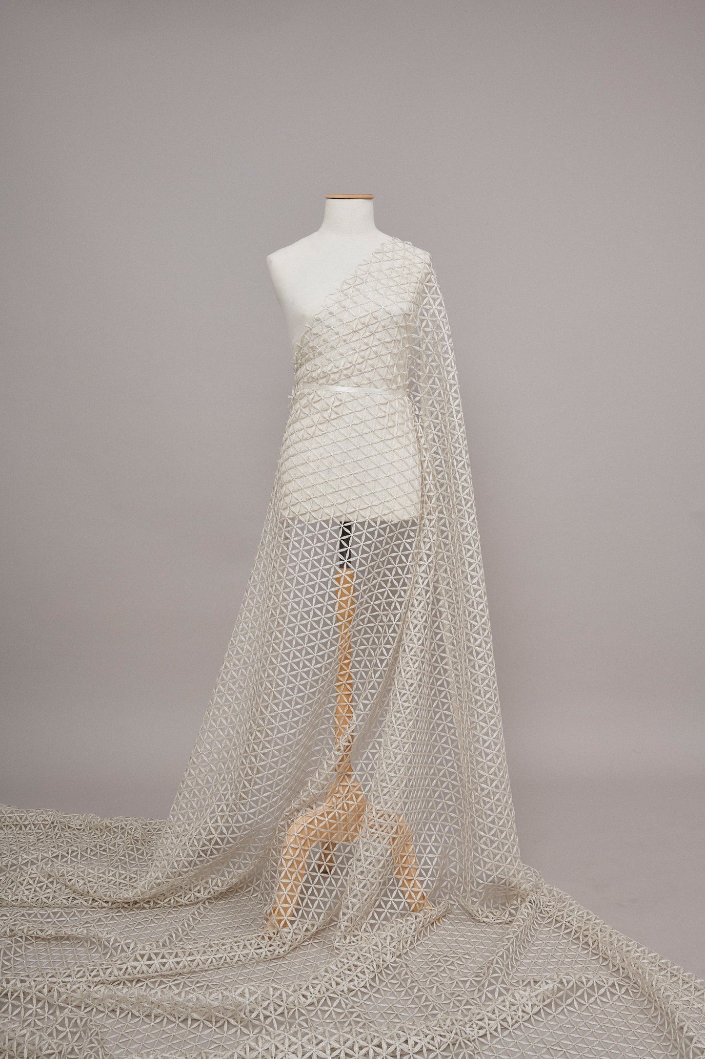 S0567 - GUIPIURE CON HILOS DE LUREX