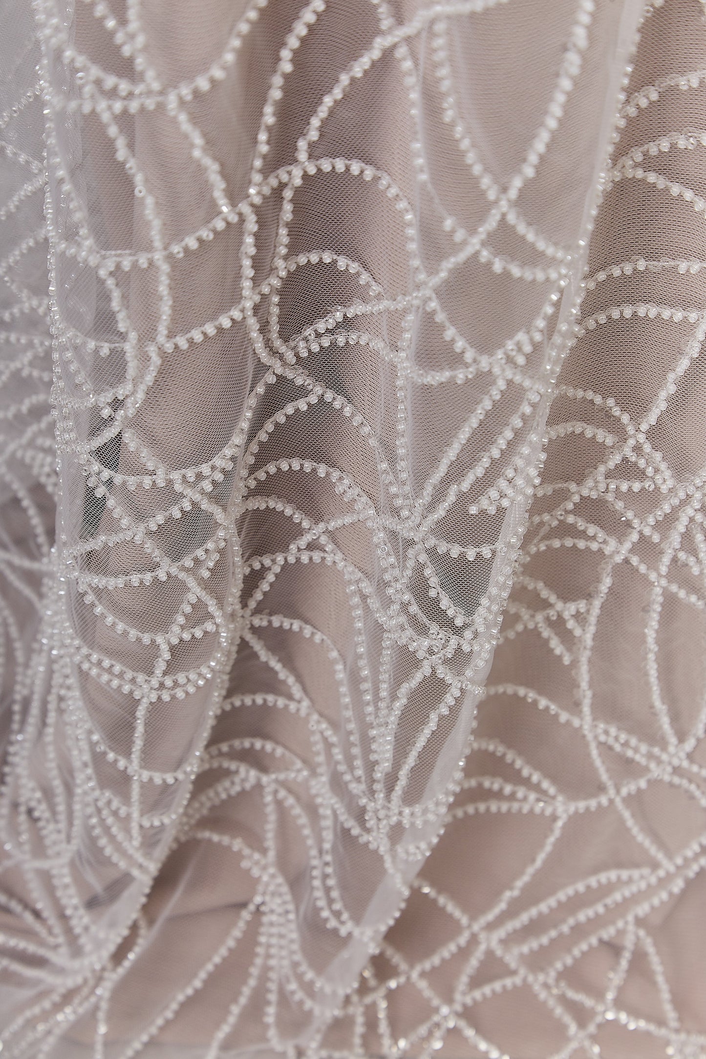 S0646 Tul bordado con mostacillas off white
