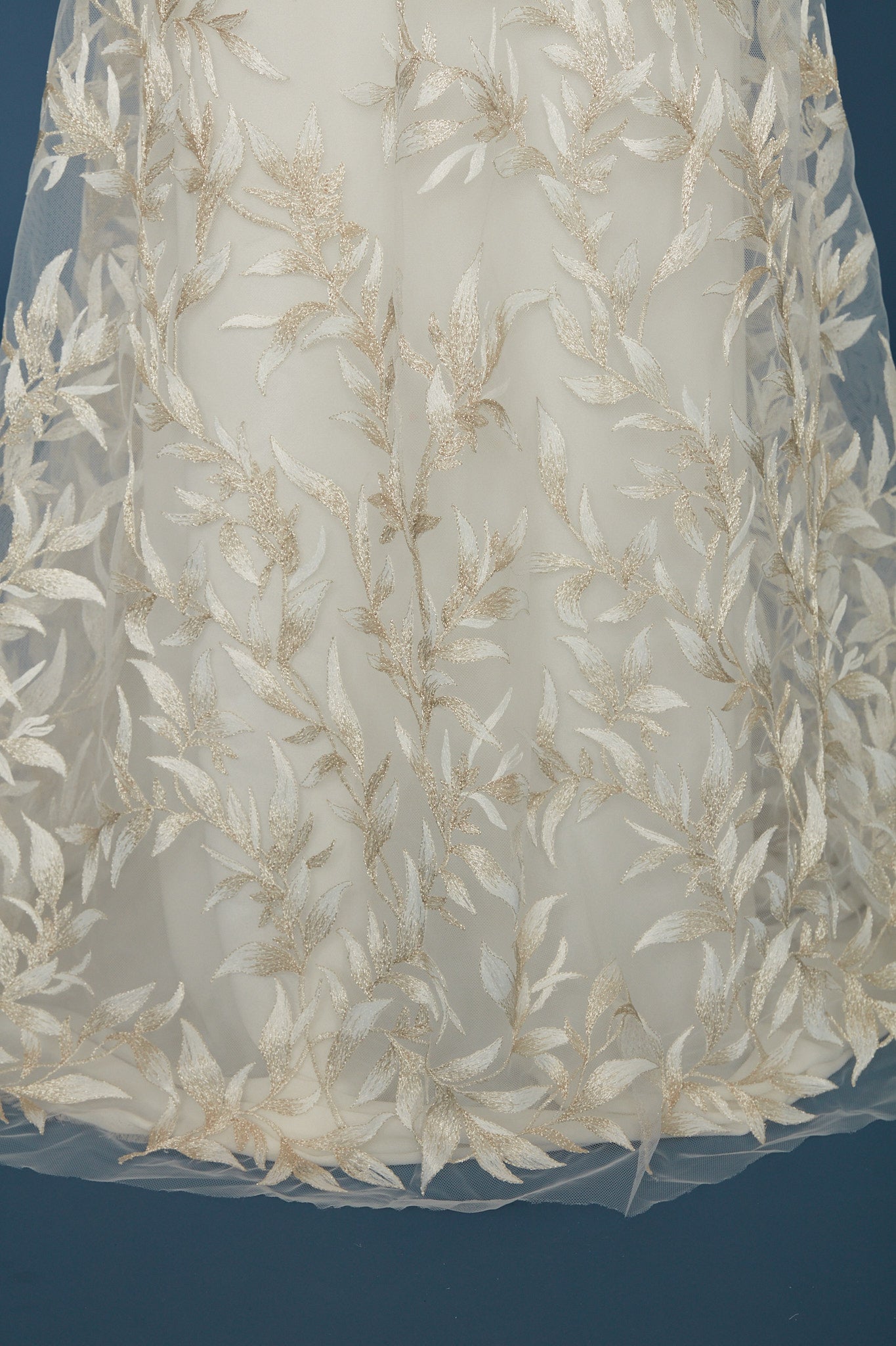 S0377 TUL BORDADO CON LUREX DORADO