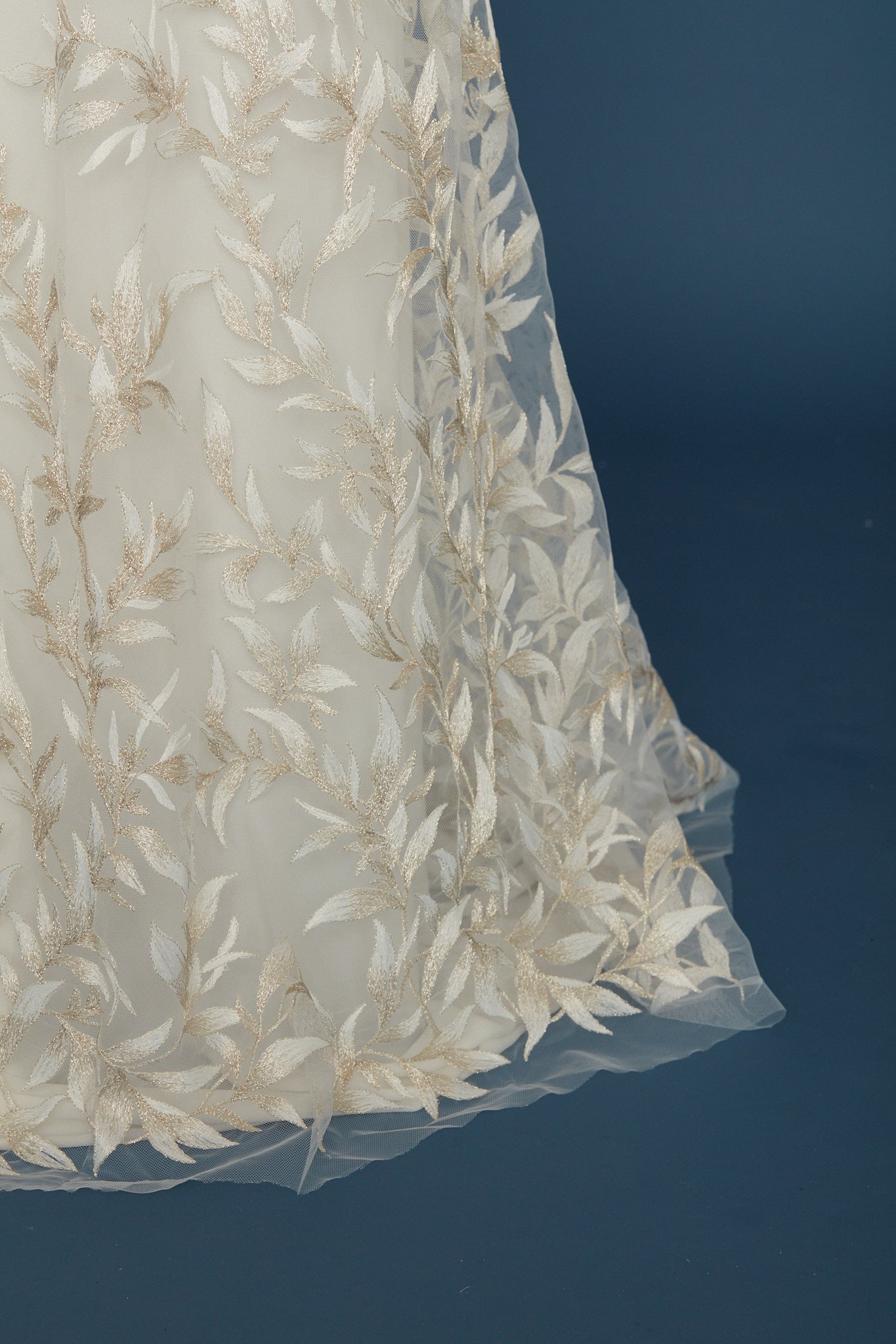 S0377 TUL BORDADO CON LUREX DORADO