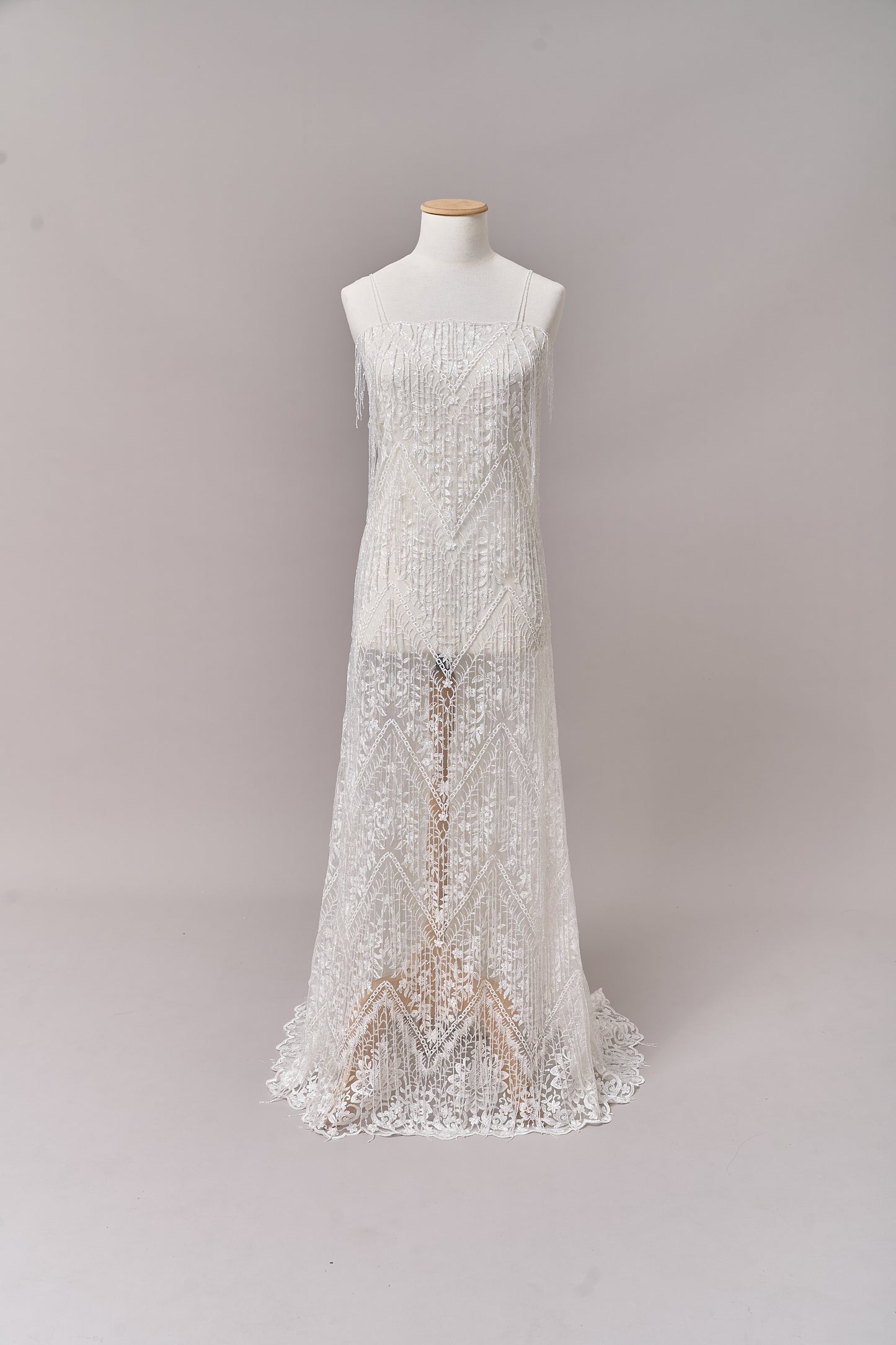 S0676 TUL BORDADO CON CANUTILLOS Y LENTEJUELAS TRANSPARENTES
