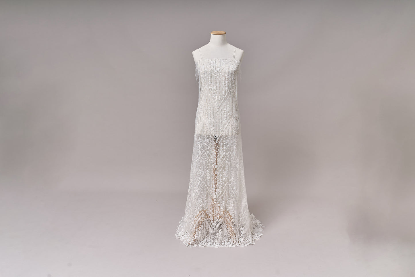 S0676 TUL BORDADO CON CANUTILLOS Y LENTEJUELAS TRANSPARENTES