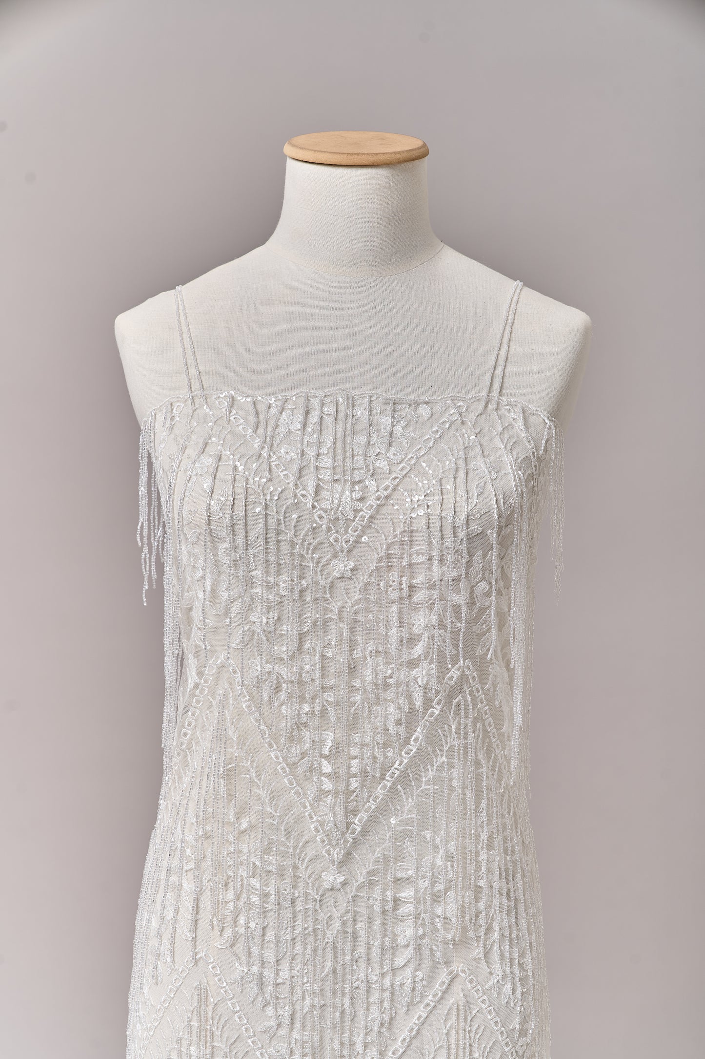 S0676 TUL BORDADO CON CANUTILLOS Y LENTEJUELAS TRANSPARENTES