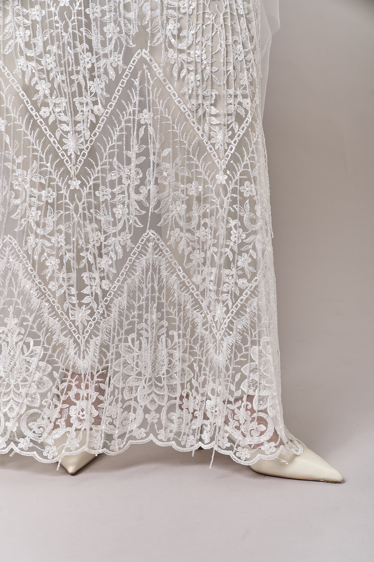 S0676 TUL BORDADO CON CANUTILLOS Y LENTEJUELAS TRANSPARENTES