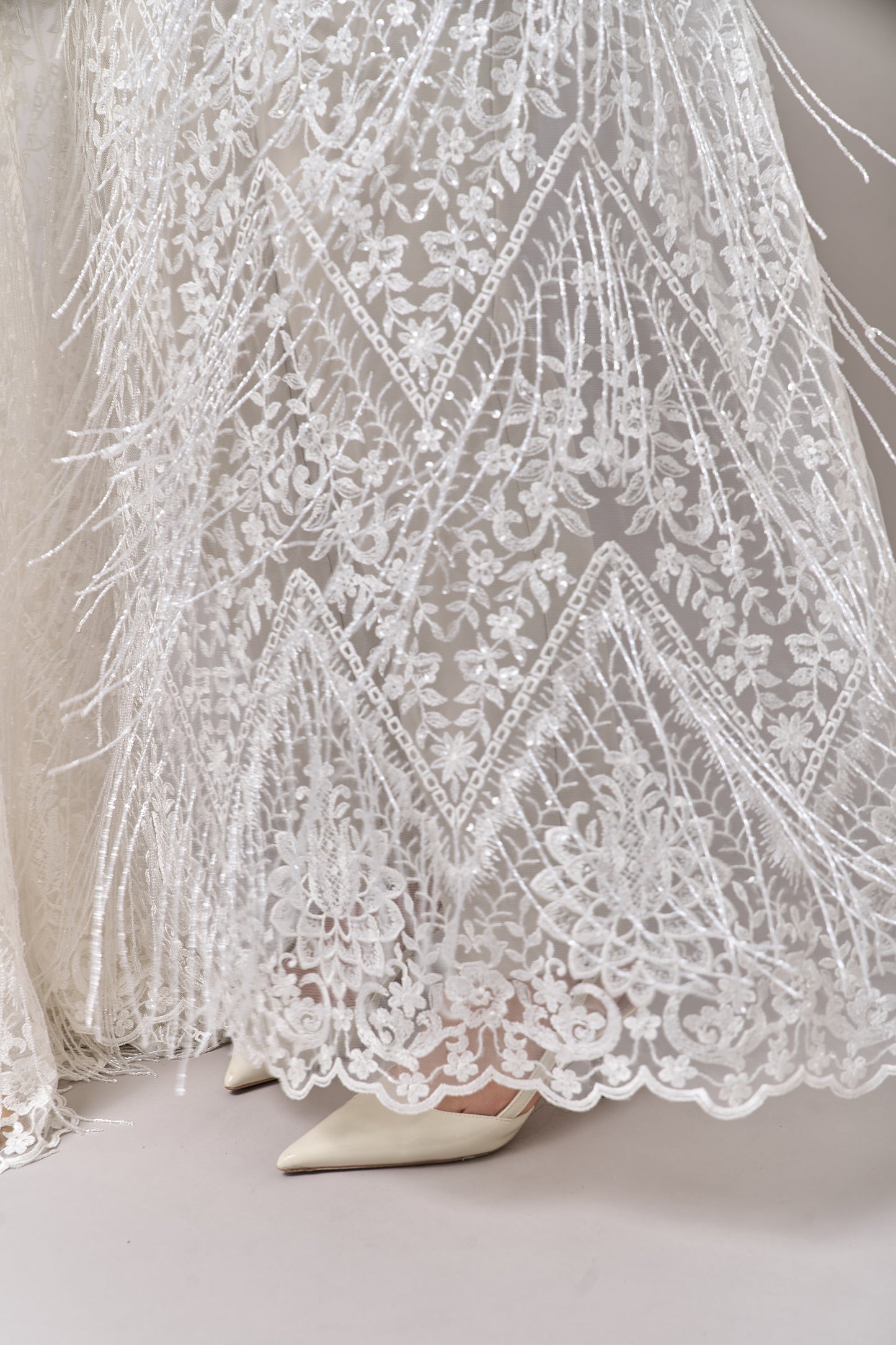S0676 TUL BORDADO CON CANUTILLOS Y LENTEJUELAS TRANSPARENTES